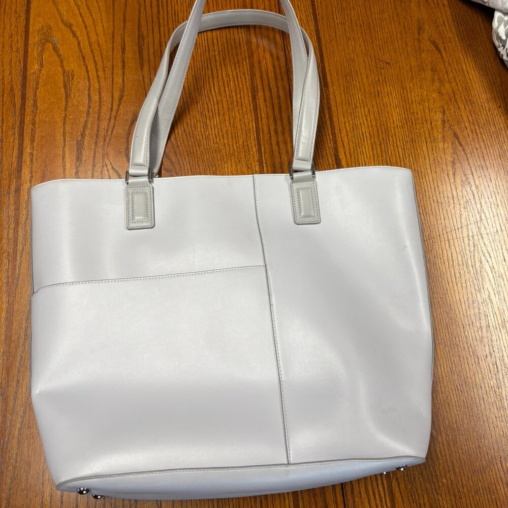 Pale gray Vera Bradley tote bag